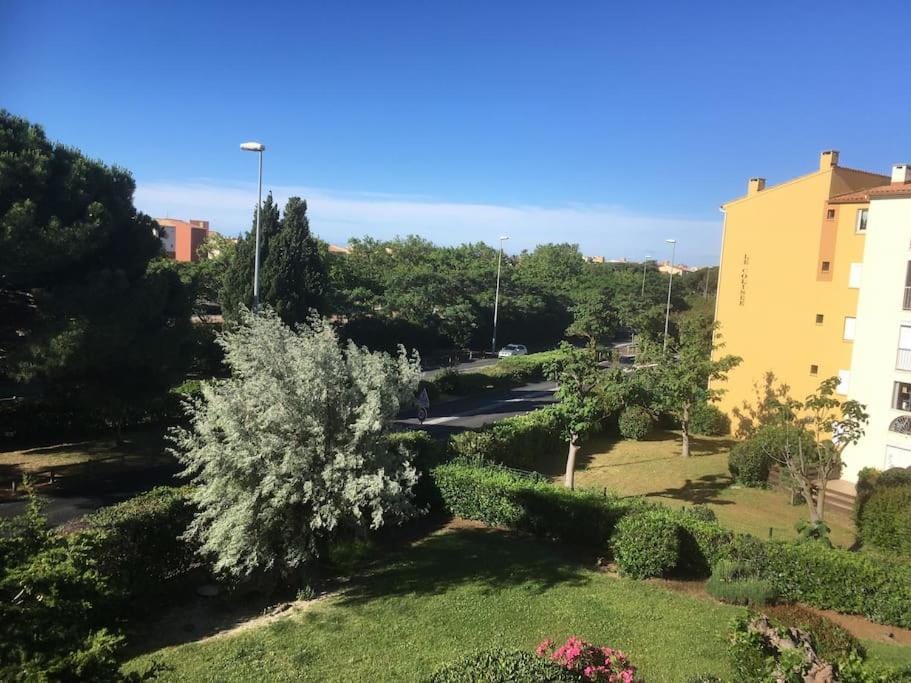 Cap Agde Studio-Cabine -Vue Jardin Cabin in Agde