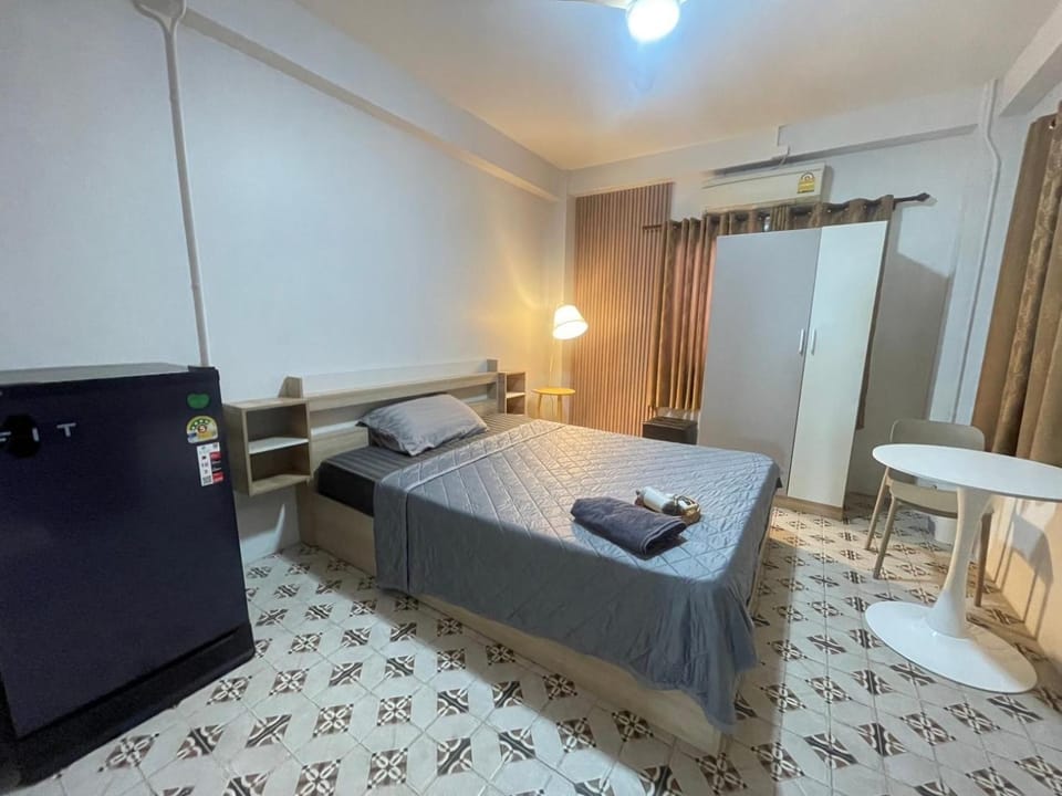 Haiya Guesthouse room 4 - Shared Bathroom Apartment in Chiang Mai