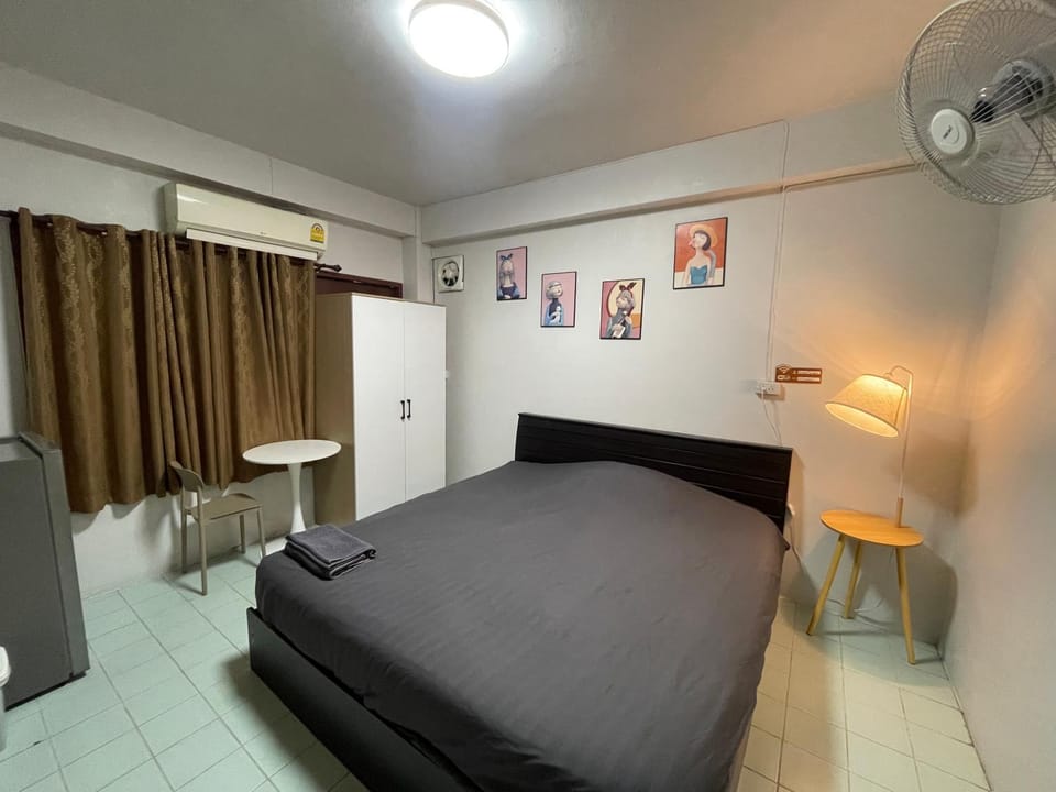 Haiya Guesthouse room 4 - Shared Bathroom Apartment in Chiang Mai