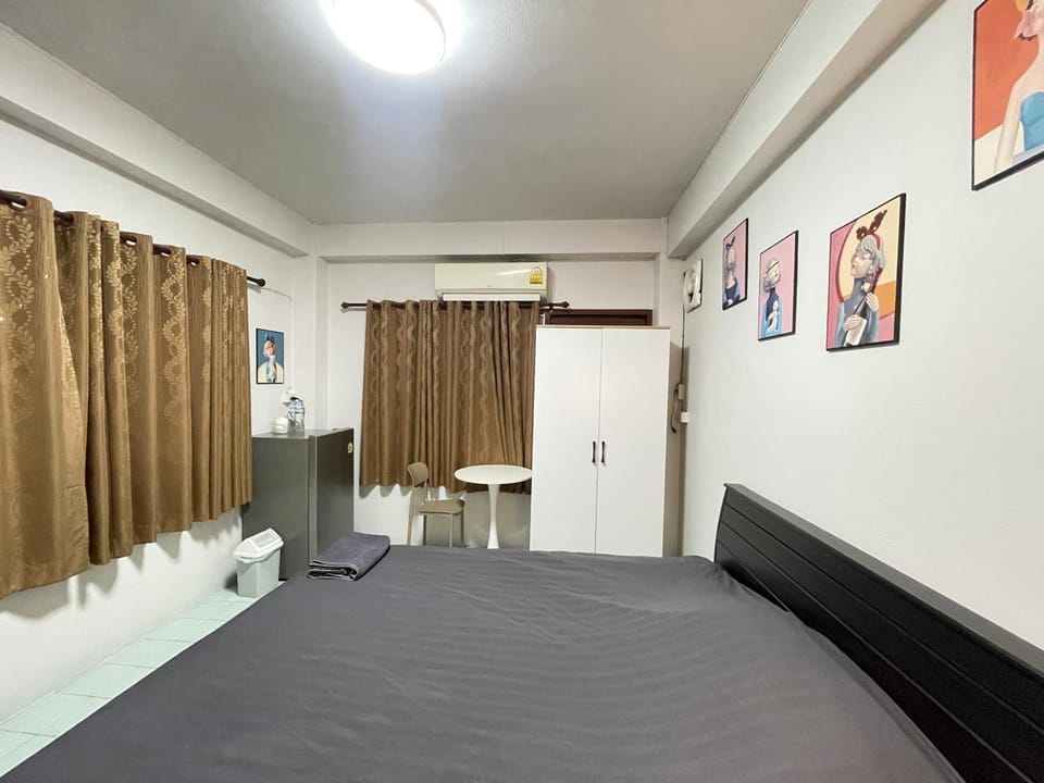 Haiya Guesthouse room 4 - Shared Bathroom Apartment in Chiang Mai
