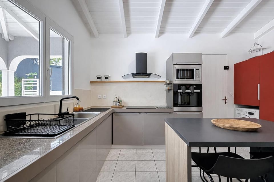 Kitchen or kitchenette, Dining area, dishwasher, oven, stove