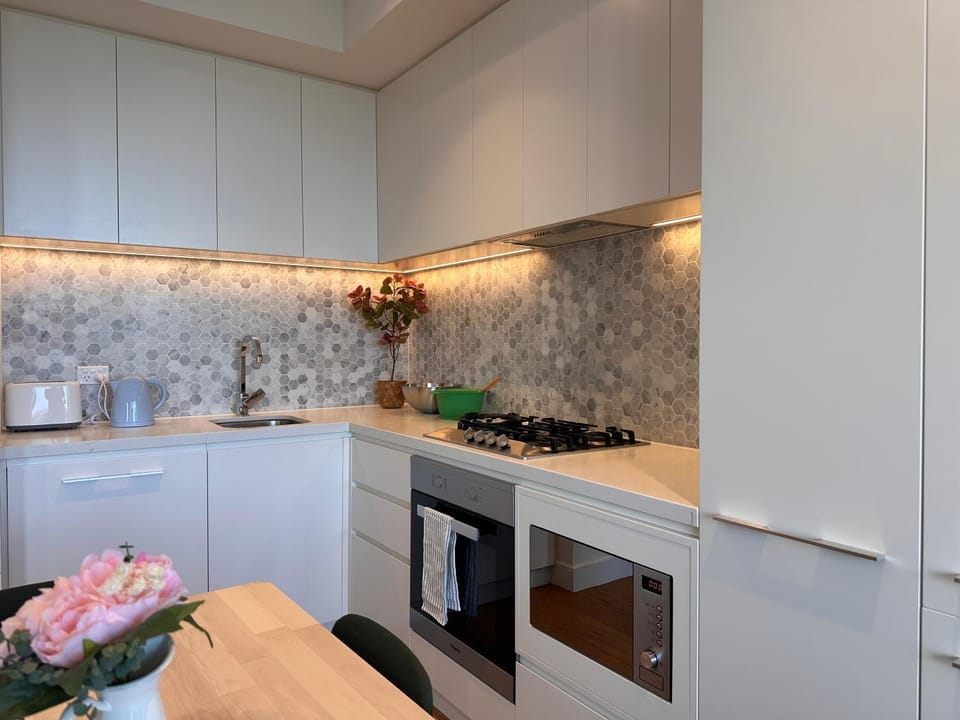 Skyview Retreat Whitehorse Tower Apartment in Melbourne