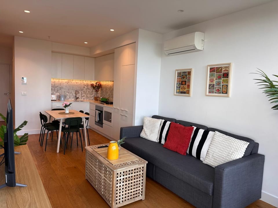Skyview Retreat Whitehorse Tower Apartment in Melbourne