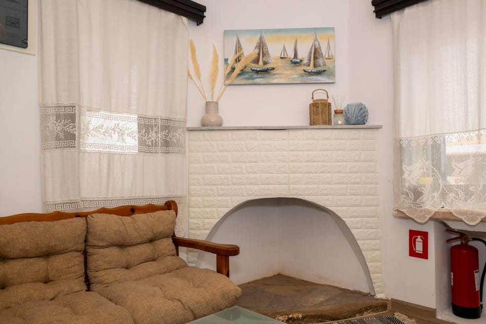 Seaside Stone house - Πέτρινο σπίτι δίπλα στη θάλασσα Apartment in Samos, Greece