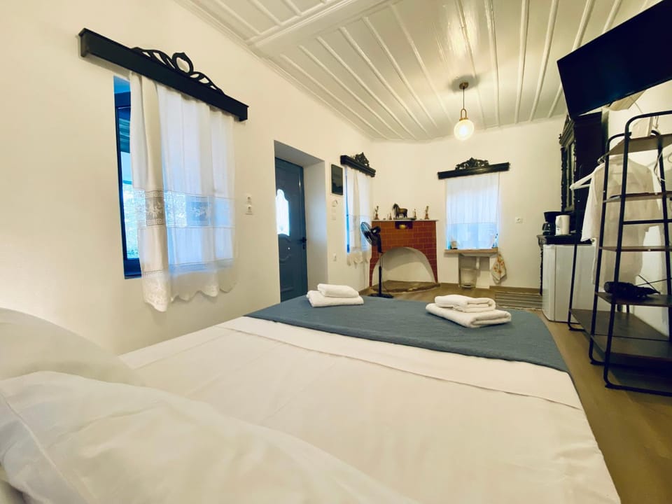 TV and multimedia, Bedroom, hair dryier, toaster