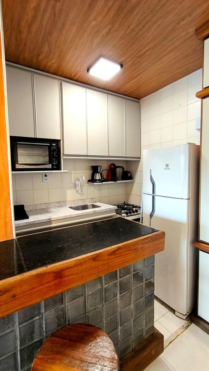 Kitchen or kitchenette, minibar, oven, stove