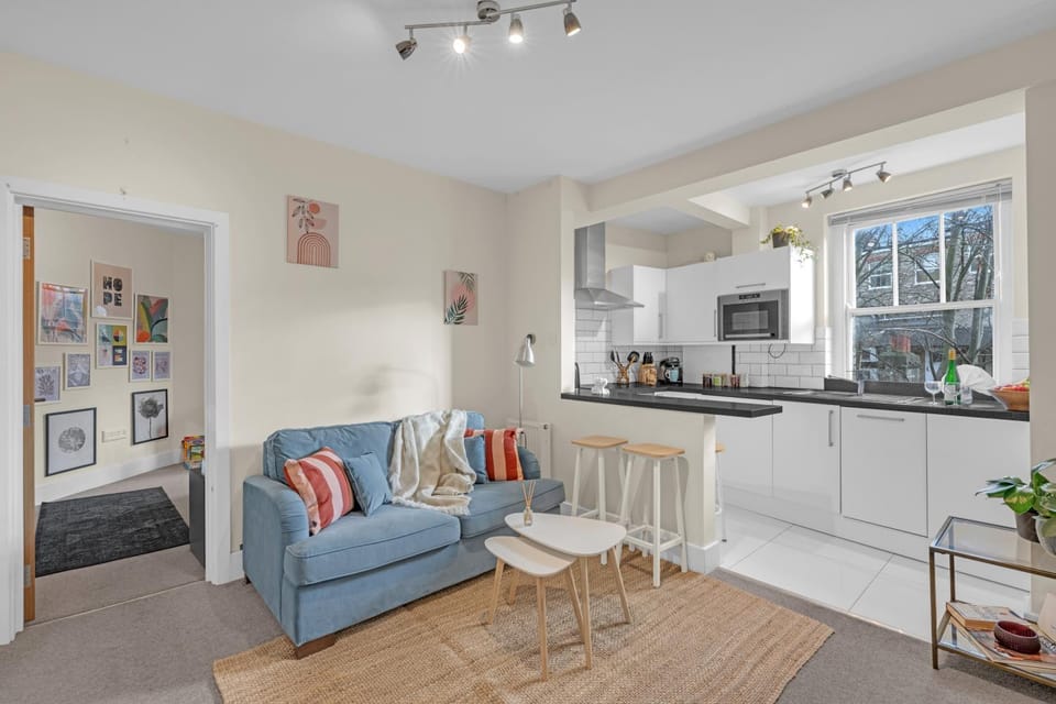 Bed, Living room, kitchen