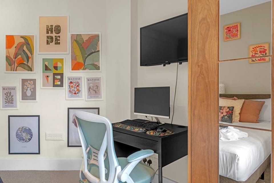 Bed, Living room, Bedroom, wardrobe