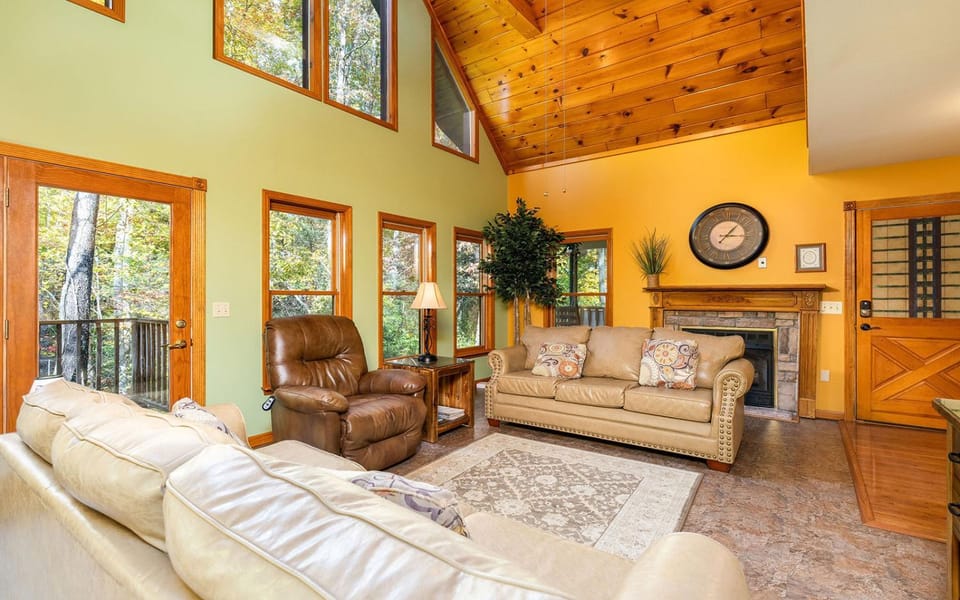 North Ridge Place - Fireplace, hot tub, and games! House in Gatlinburg