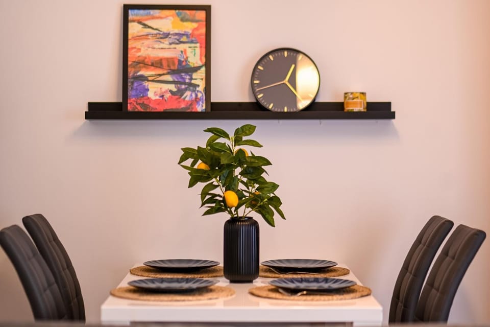 Living room, Decorative detail, Seating area, Dining area