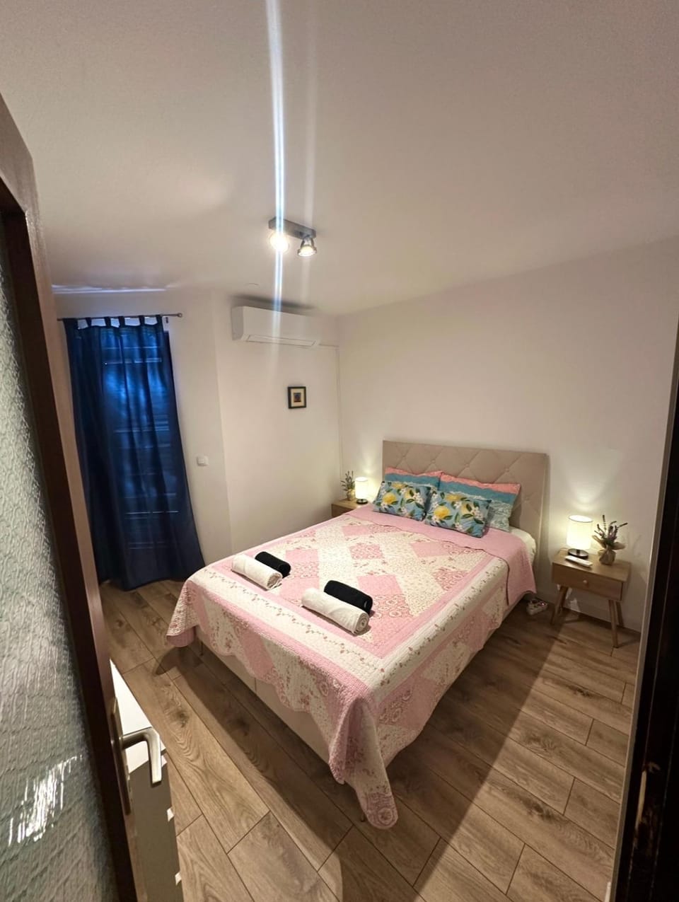 Bed, Bedroom, air conditioner