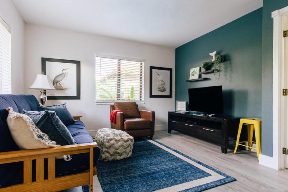Secluded Beach Adventure Cabana - Newly Renovated! Apartment in Pompano Beach