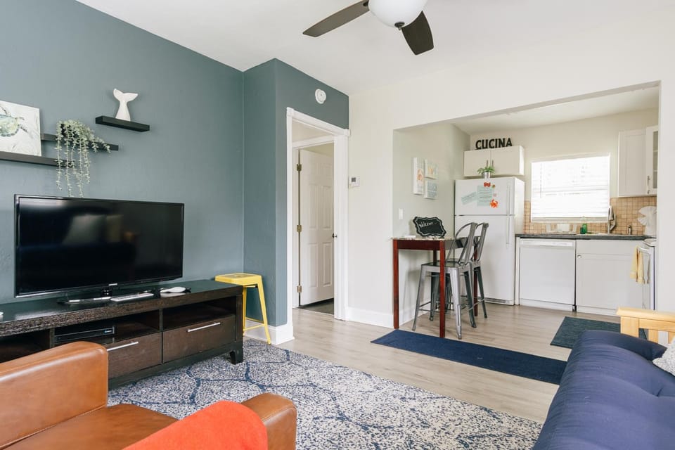 Secluded Beach Adventure Cabana - Newly Renovated! Apartment in Pompano Beach