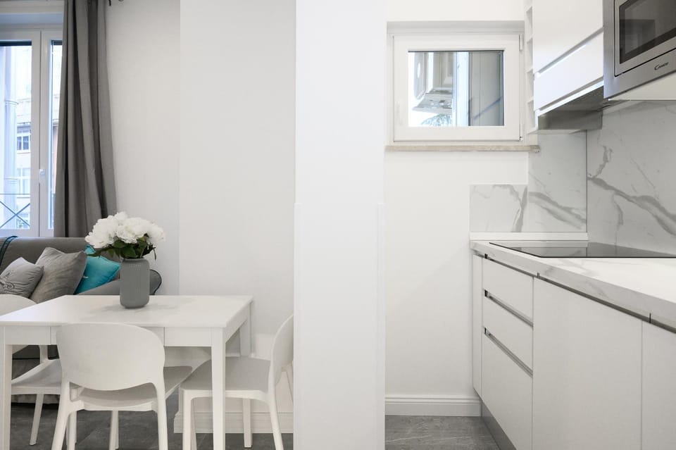 Kitchen or kitchenette, Dining area, stove