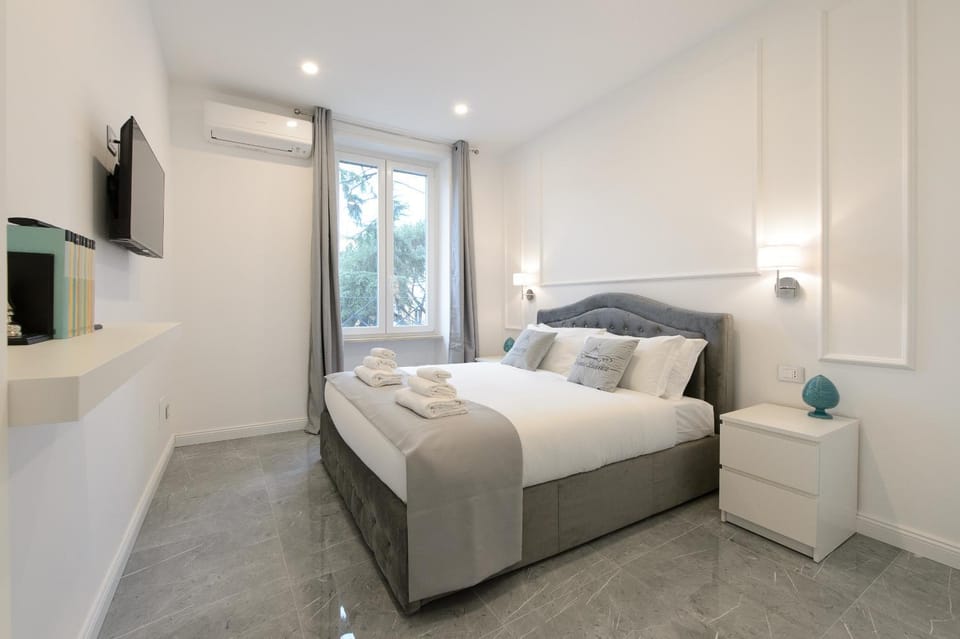 Bed, TV and multimedia, Photo of the whole room, Bedroom, air conditioner