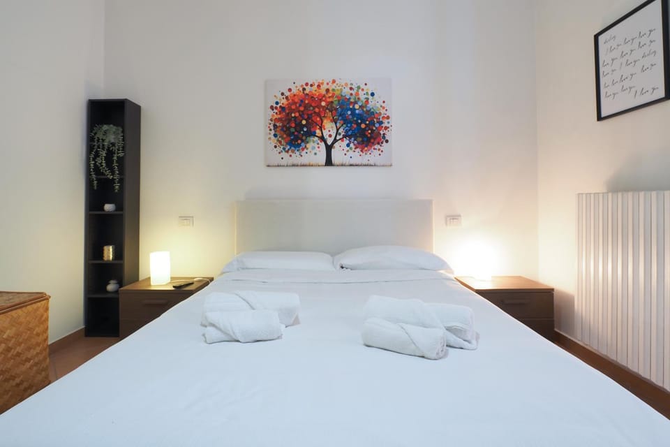 Bed, Bedroom, towels