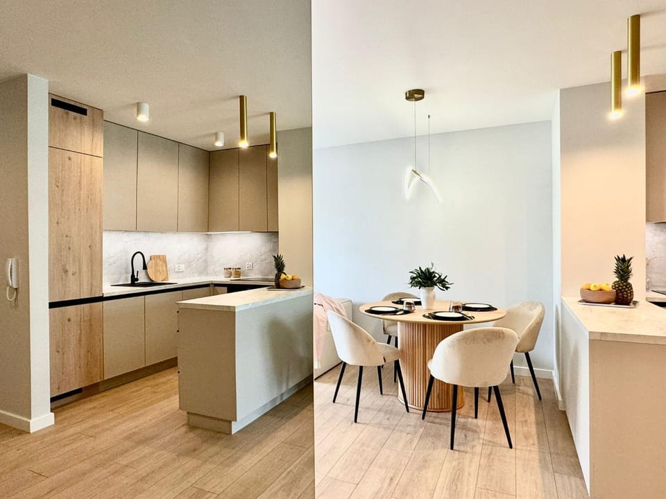 Kitchen or kitchenette, Dining area, stove