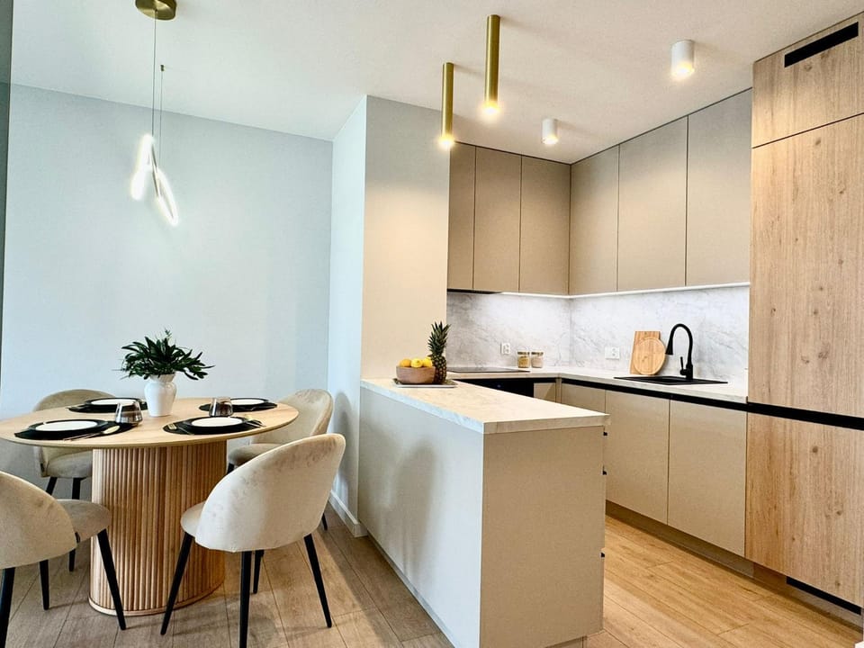 Kitchen or kitchenette, Dining area, stove