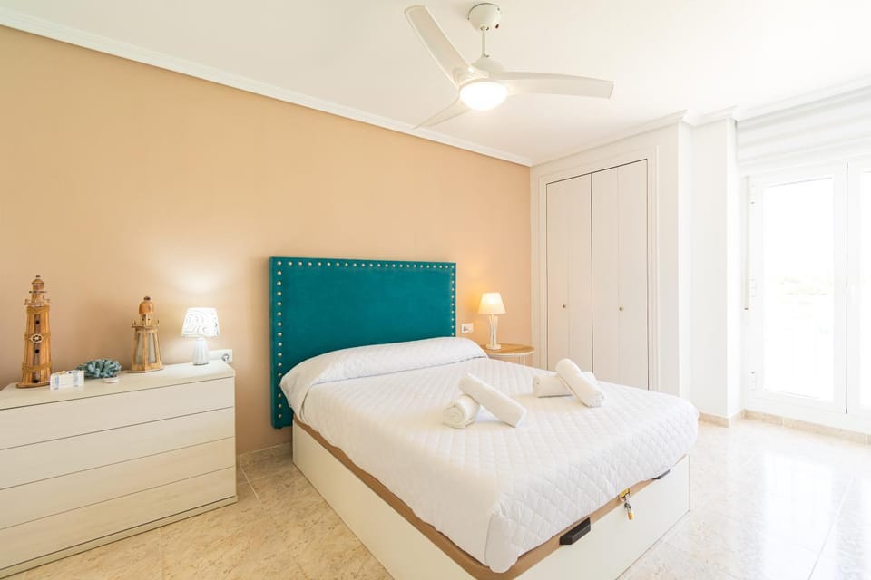 Bed, Photo of the whole room, Bedroom, towels, wardrobe