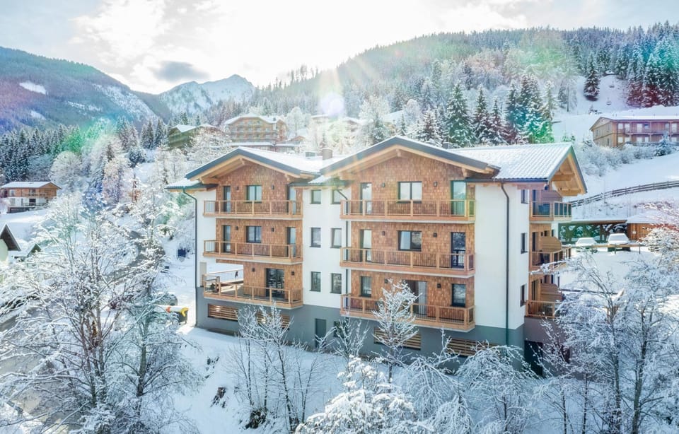 Property building, Day, Natural landscape, Bird's eye view, Winter, Mountain view