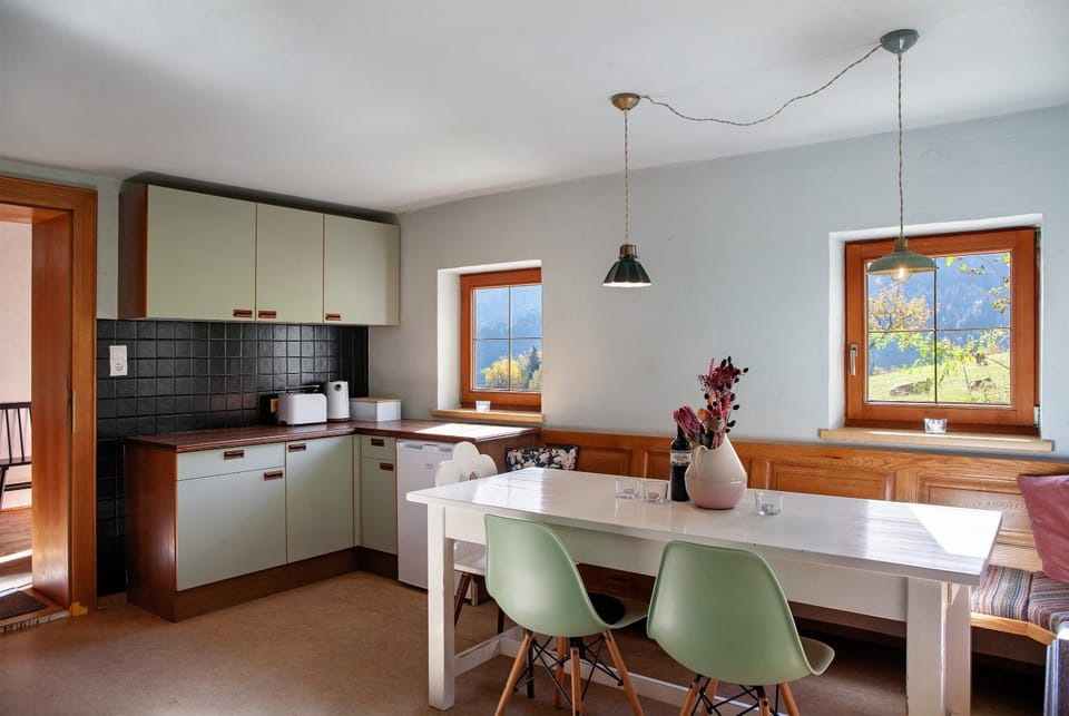 Property building, Kitchen or kitchenette, Living room