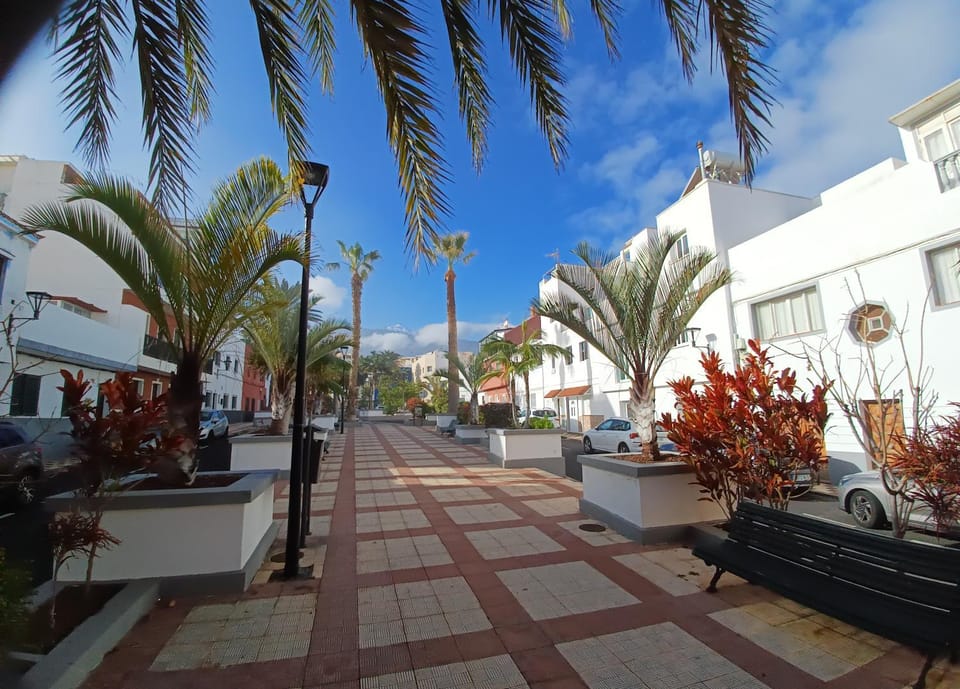 Neighbourhood, Street view