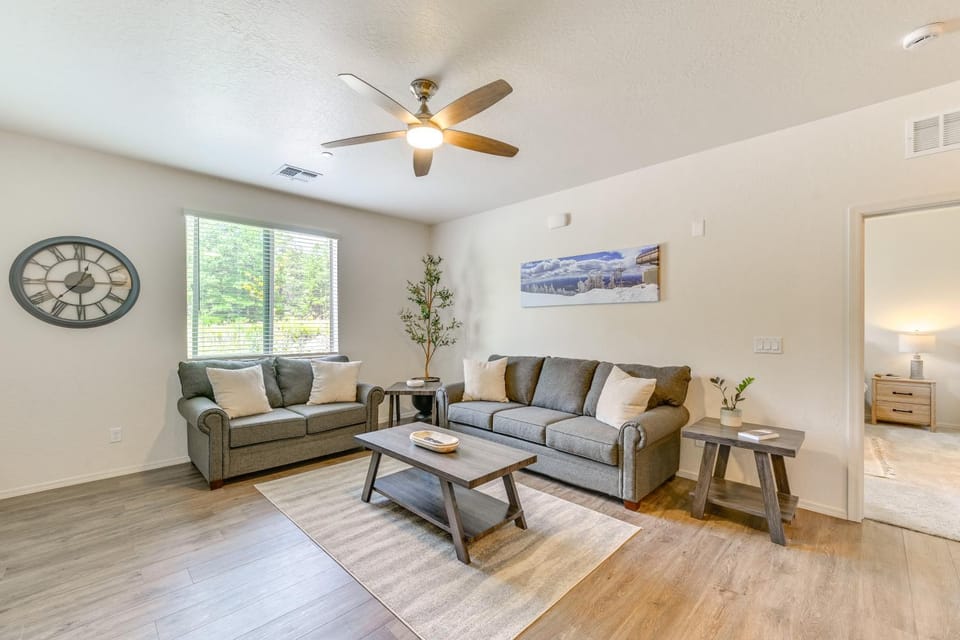 2 Mi to Dtwn & NAU: Flagstaff Condo w/ Patio! House in Flagstaff