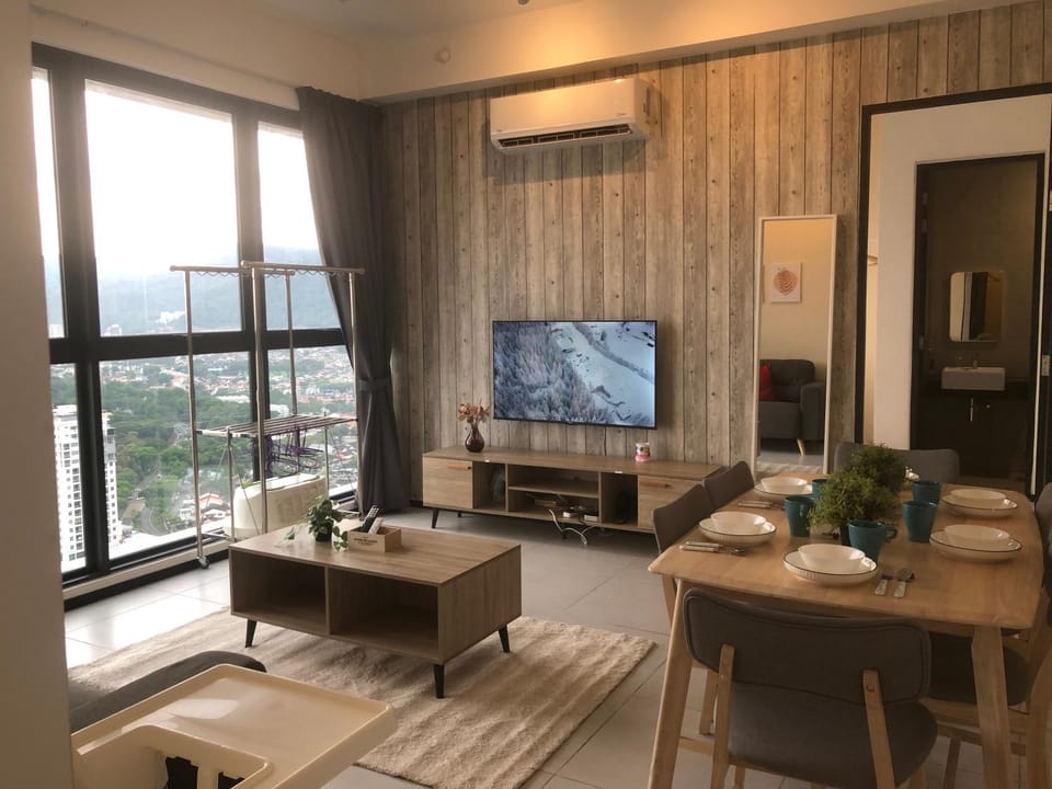 Living room, Seating area, Dining area, air conditioner