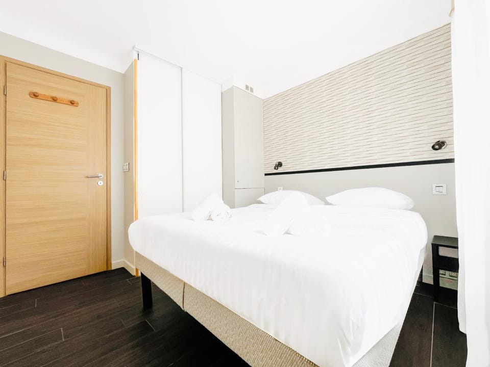 Bed, Bedroom, wardrobe