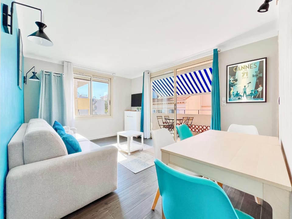 TV and multimedia, Living room, Dining area