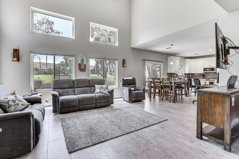 Golfer's Haven! PHX Getaway - 7 Mi to Dtwn! House in Phoenix