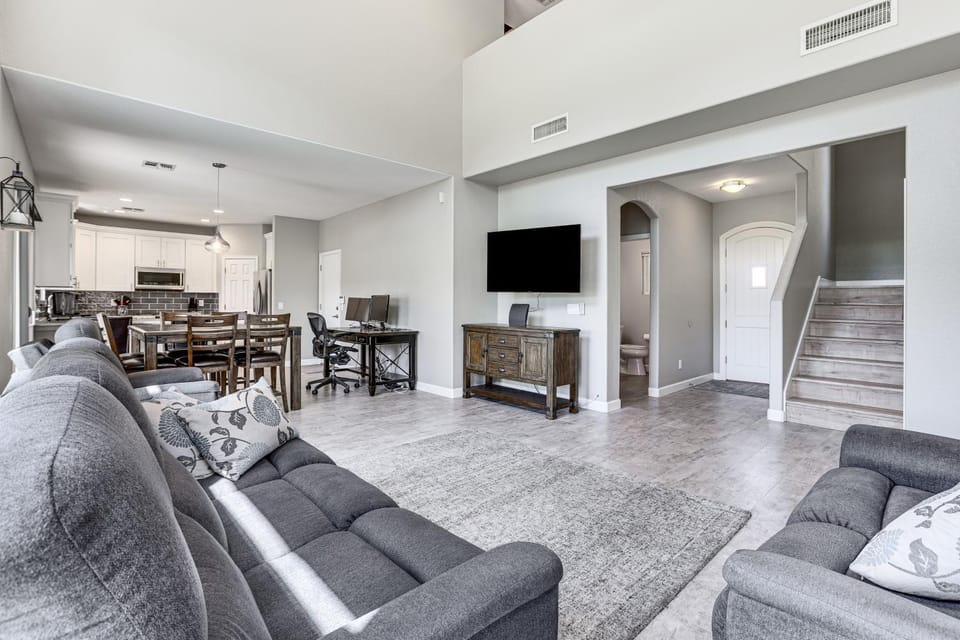 Golfer's Haven! PHX Getaway - 7 Mi to Dtwn! House in Phoenix