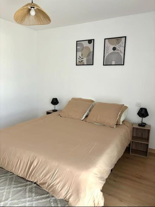 Appartement moderne avec terrasse Vue dégagée Apartment in Bourgoin-Jallieu