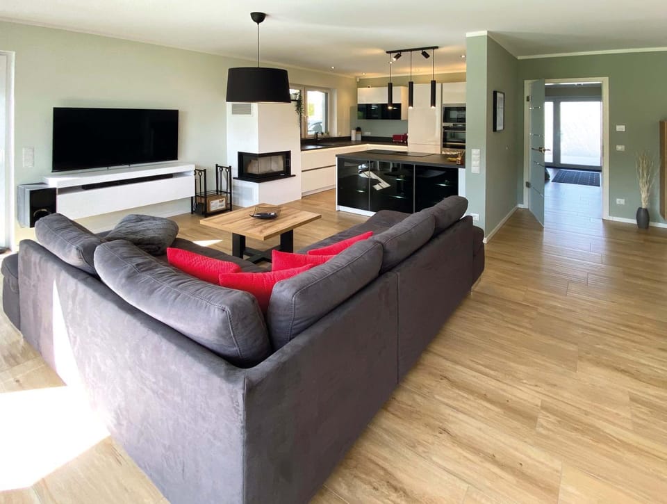 TV and multimedia, Kitchen or kitchenette, Living room, oven