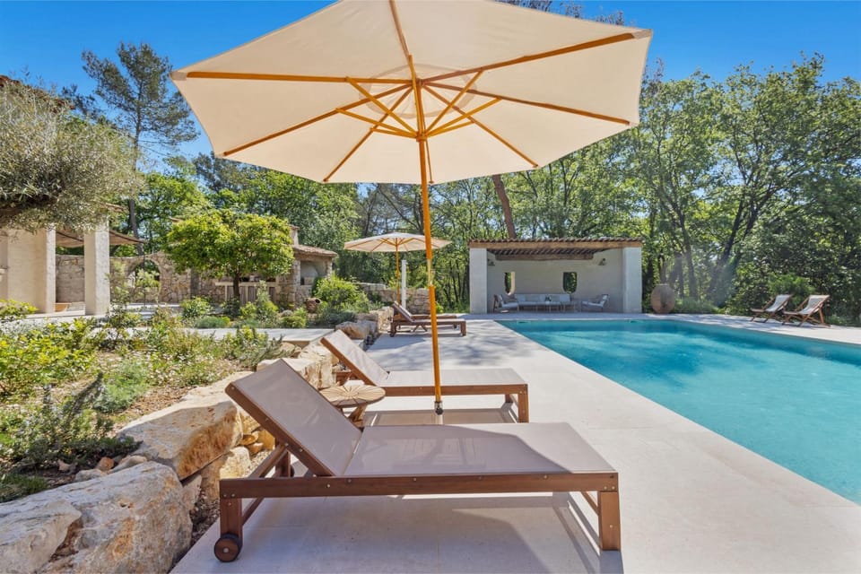 Mas La Roca Bed and Breakfast in Roquefort-les-Pins