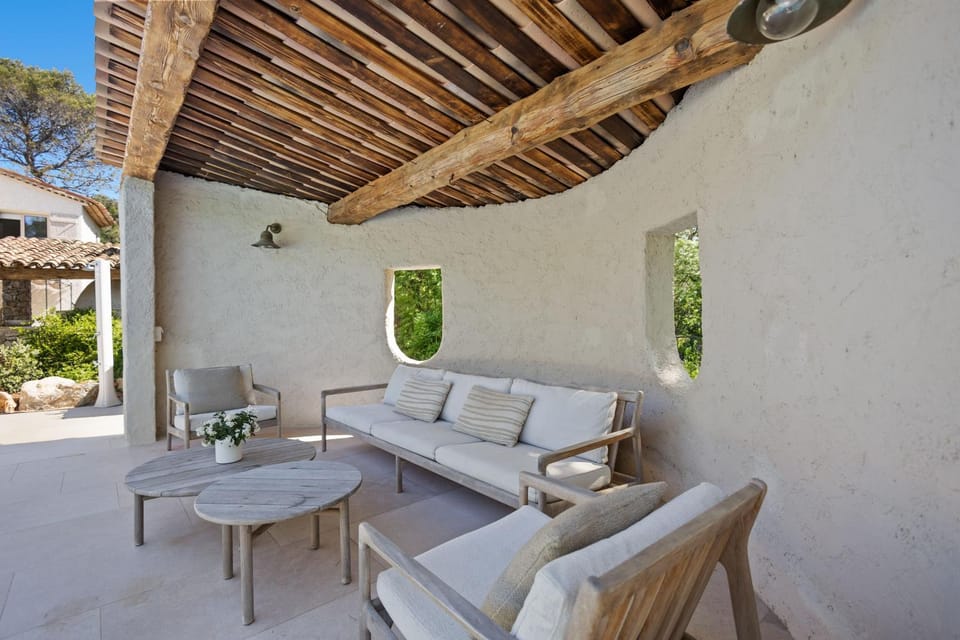 Mas La Roca Bed and Breakfast in Roquefort-les-Pins