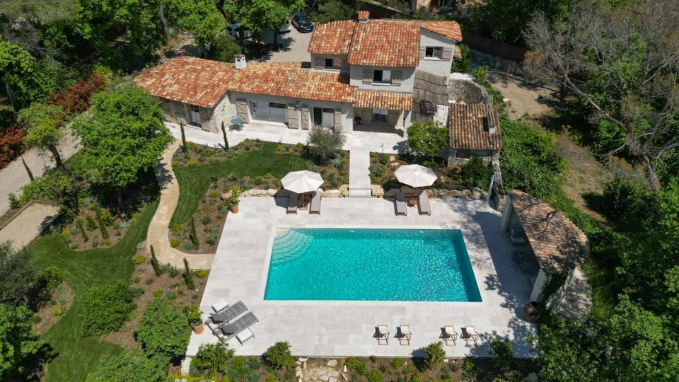Mas La Roca Bed and Breakfast in Roquefort-les-Pins