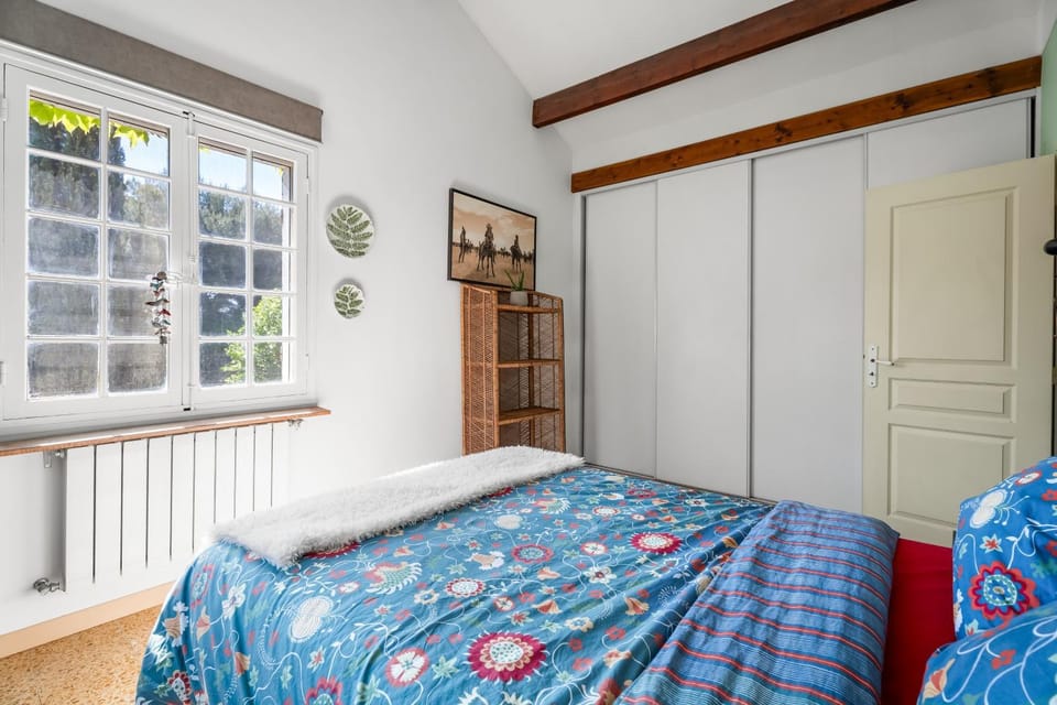 Property building, Living room, Bedroom