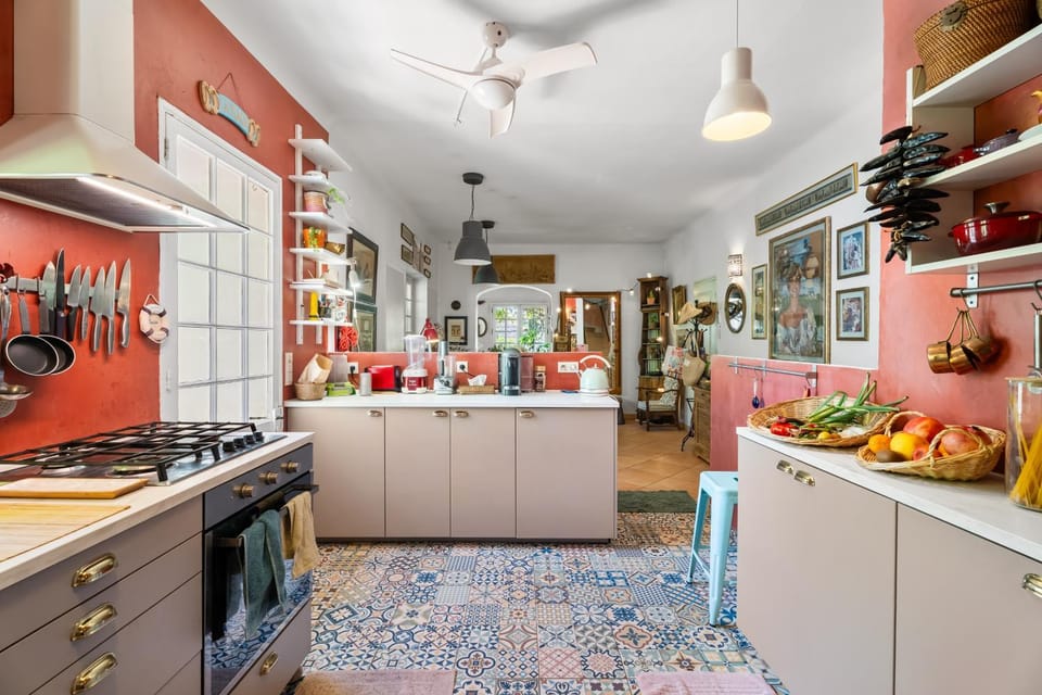 Kitchen or kitchenette, Living room