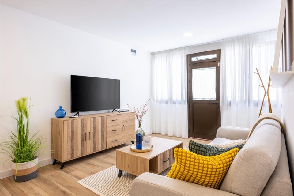 Communal lounge/ TV room, TV and multimedia, Living room, Seating area