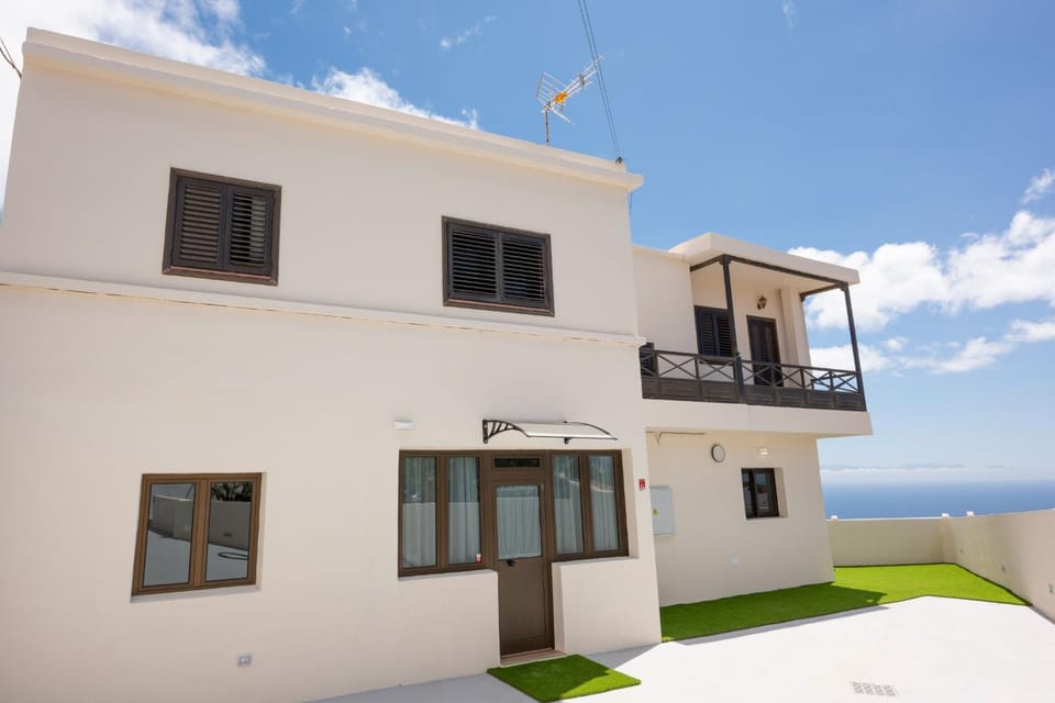 Property building, Facade/entrance, Off site