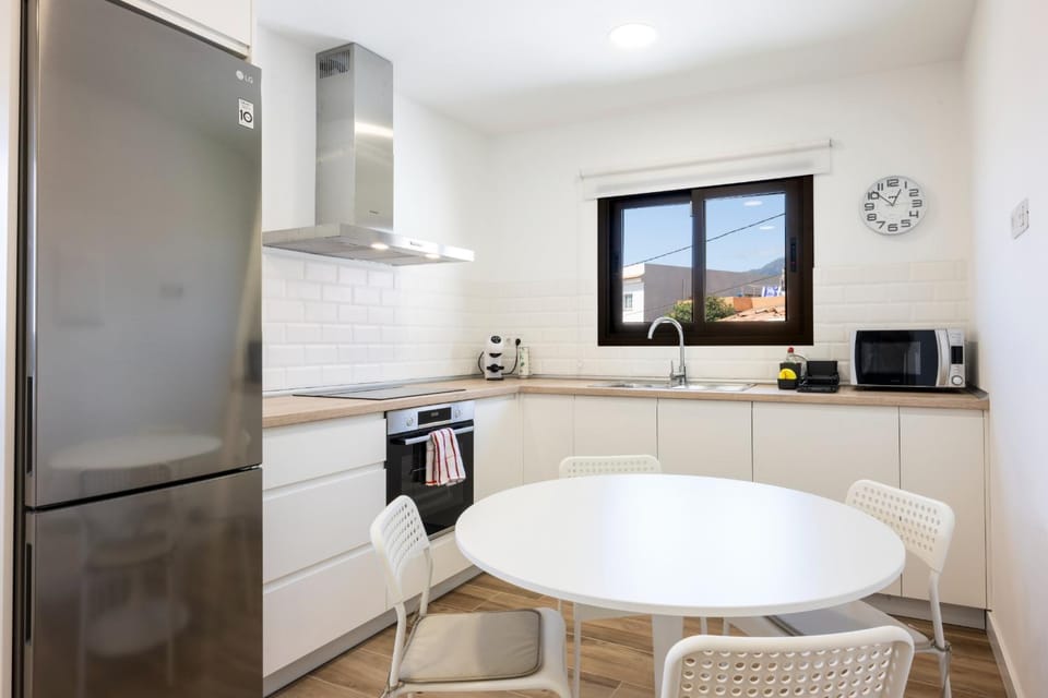 Kitchen or kitchenette, Dining area, dishwasher, oven, stove