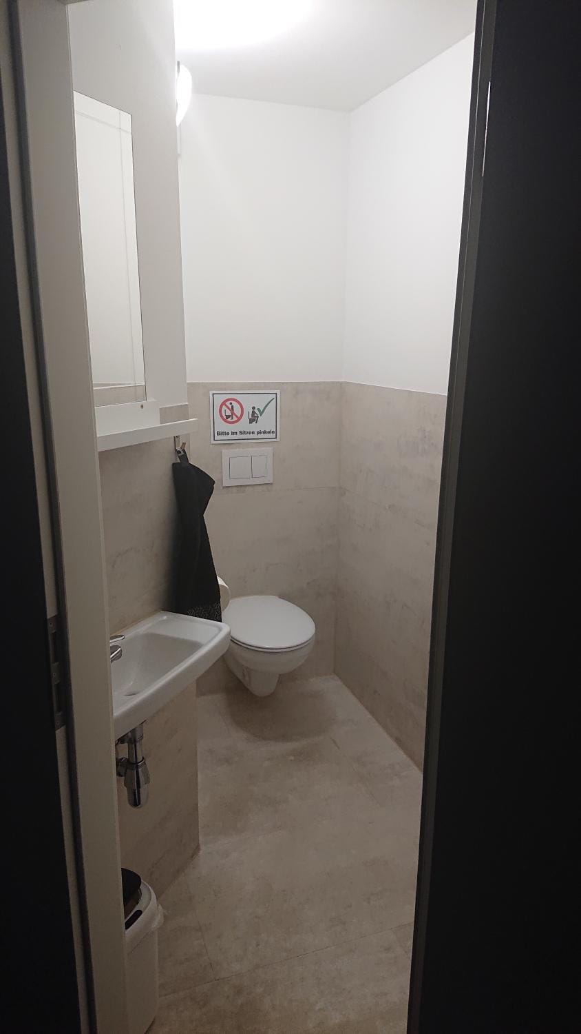 Zweibettzimmer mit Gemeinschaftsküche und Gemeinschaftsbädern Vacation rental in Erzgebirgskreis