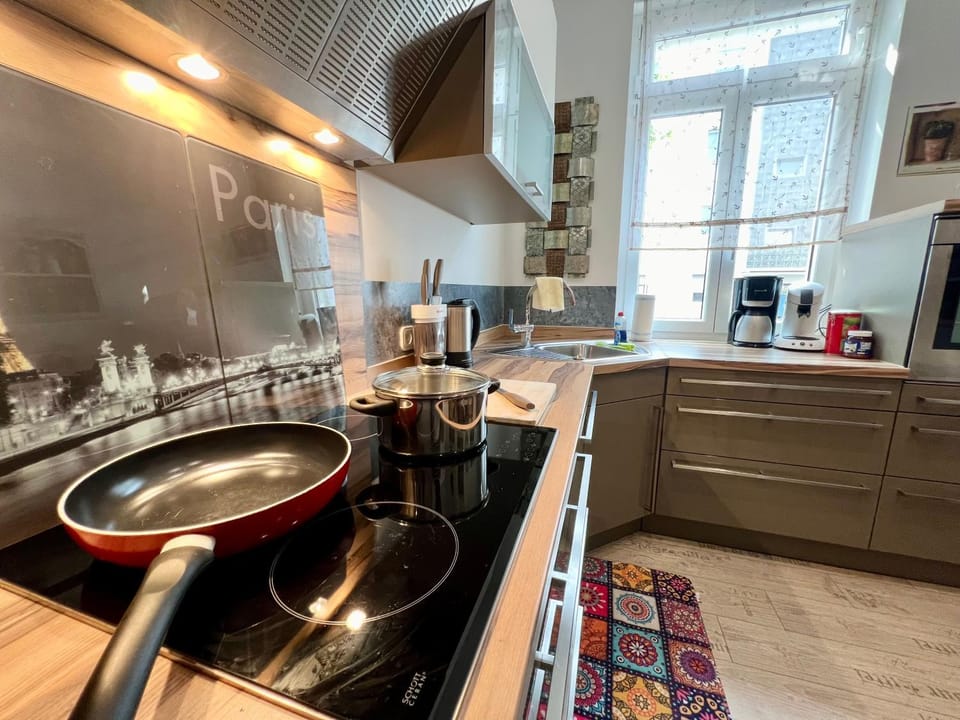 Kitchen or kitchenette, dishwasher, minibar, stove