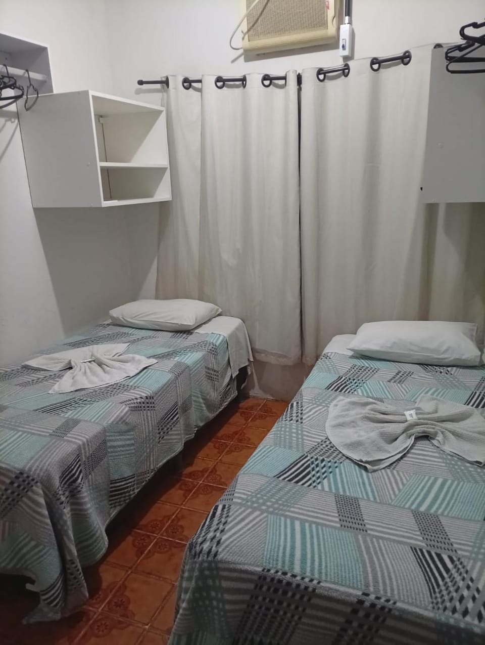 Bed, Bathroom, TV and multimedia, Bedroom, air conditioner