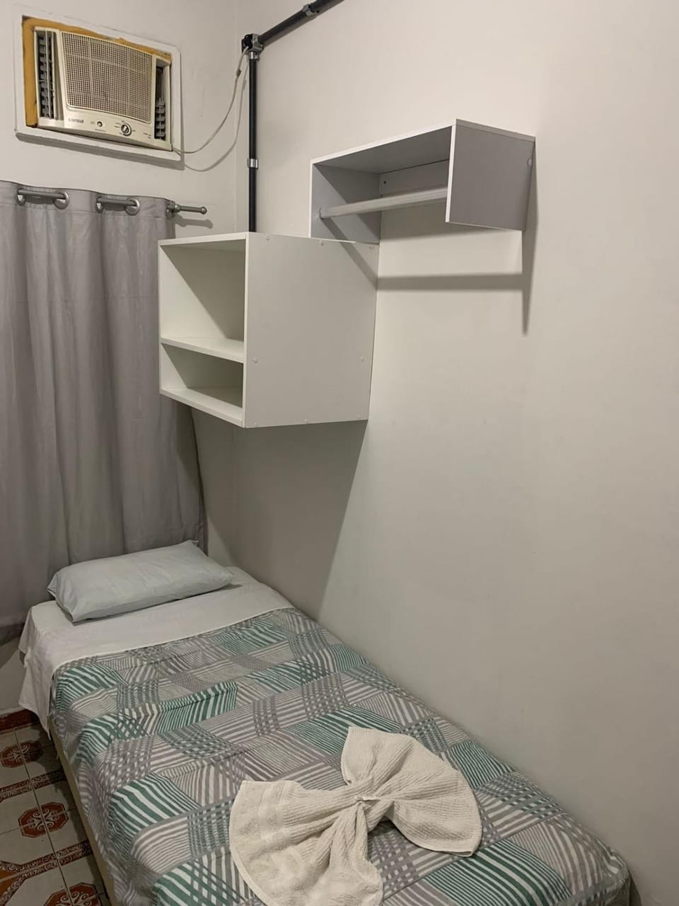 Bed, Bathroom, TV and multimedia, Bedroom, towels, air conditioner