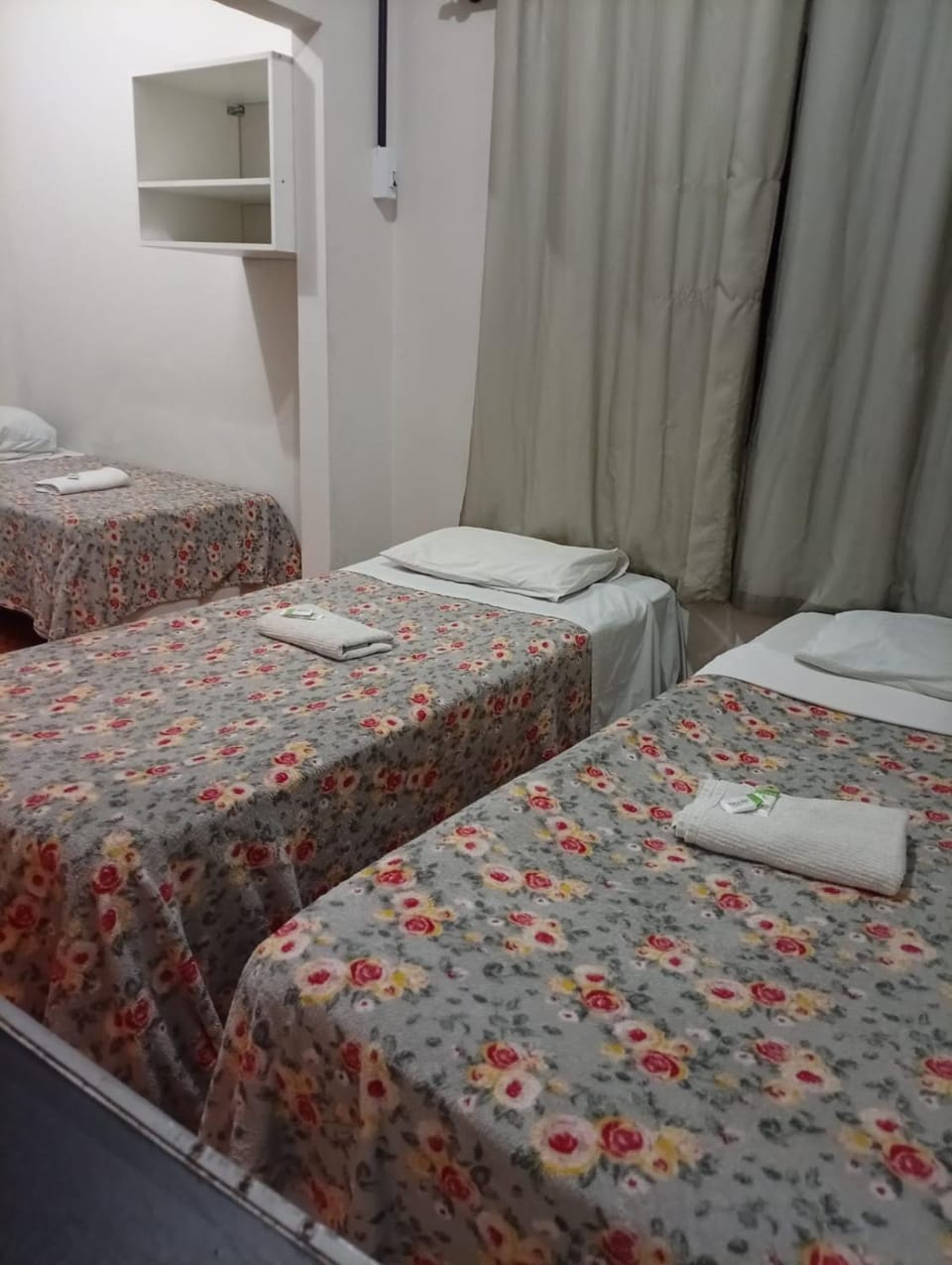 Bed, Bathroom, TV and multimedia, Bedroom, towels, air conditioner
