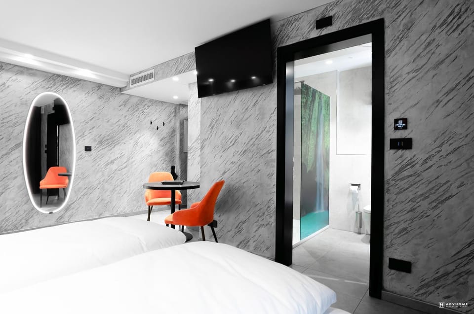 TV and multimedia, Photo of the whole room, Seating area