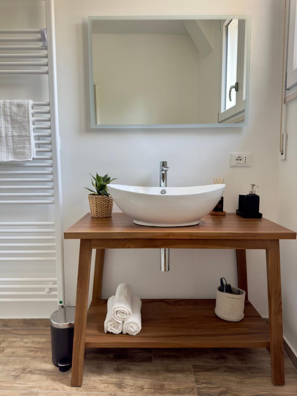 Bathroom, towels