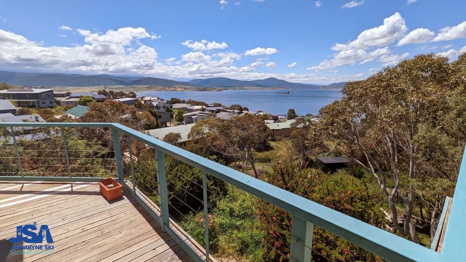 Natural landscape, View (from property/room), Balcony/Terrace, Lake view, Mountain view